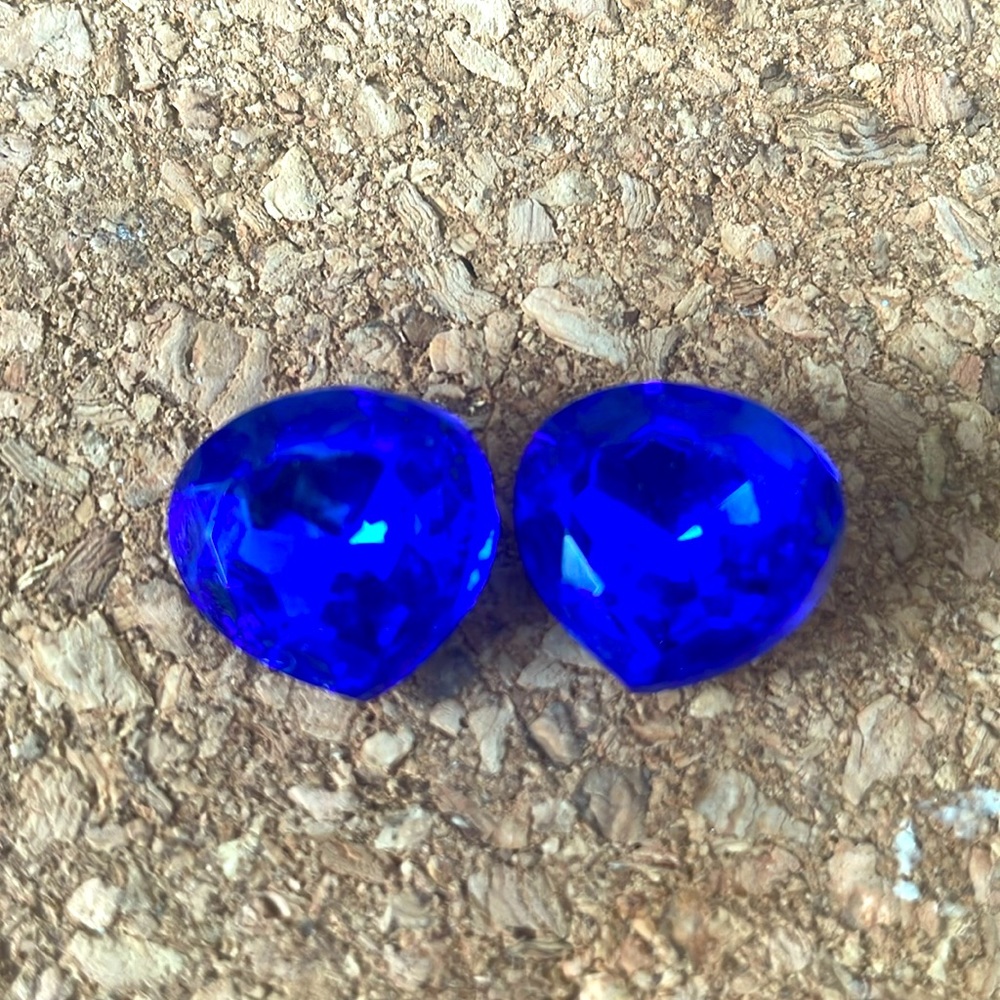 Swarovski circa 1950’s Blue Sapphire Wide Pear Crystal Beads 17mm across 2 PC 💙